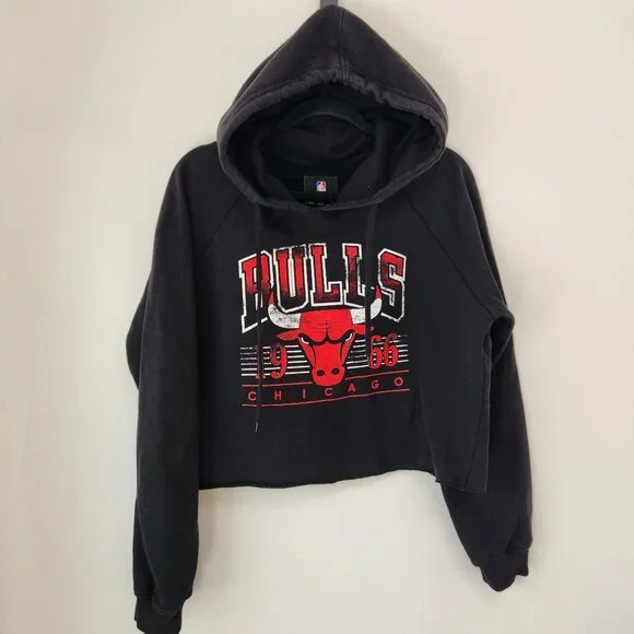 NBA Chicago Bulls Black Hooded Sweatshirt Cropped Hoodie Women's M - Picture 1 of 6